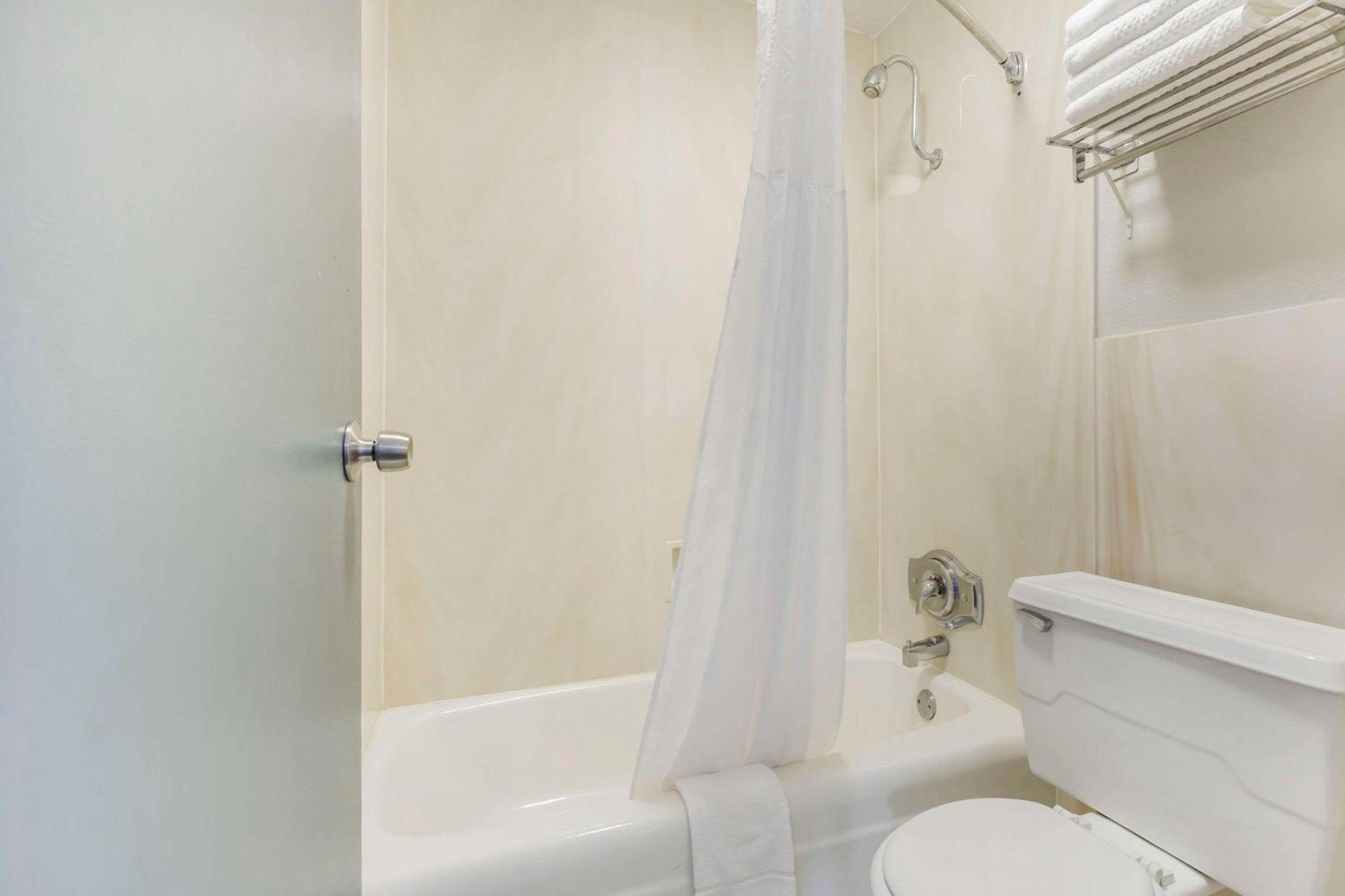 Quality Inn & Suites Santee Extérieur photo